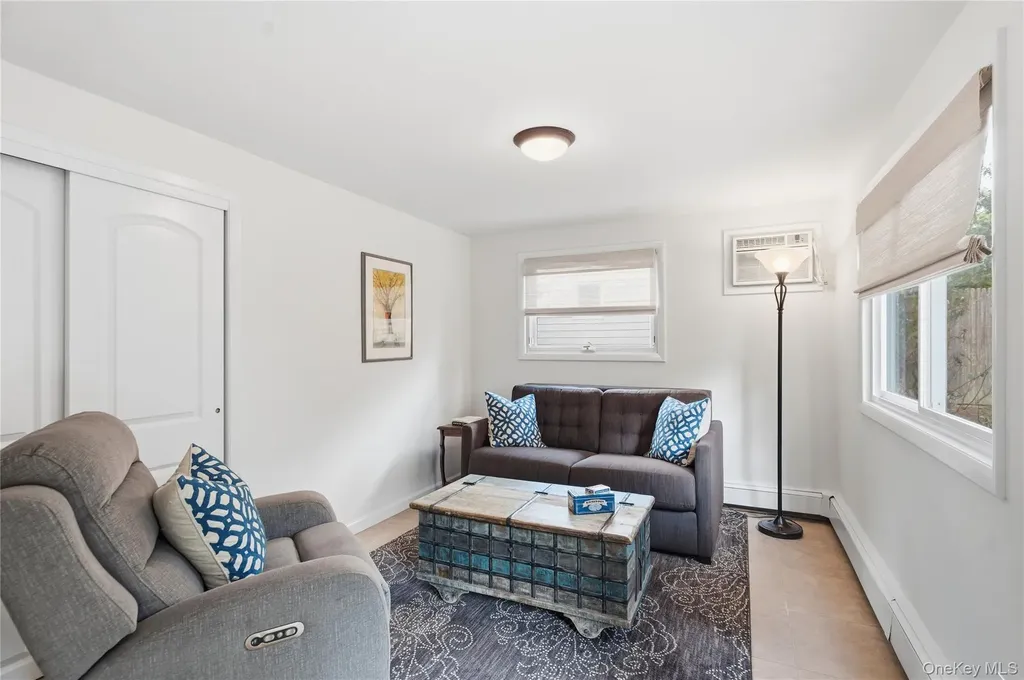 17 Lanier Lane Bay Shore NY 11706