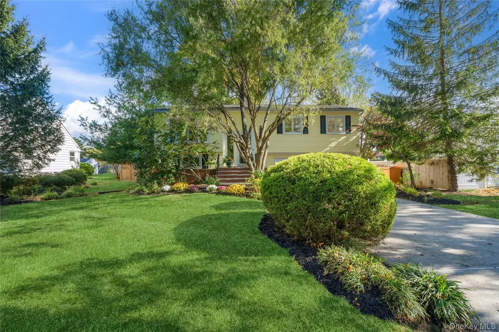 17 Lanier Lane Bay Shore NY 11706