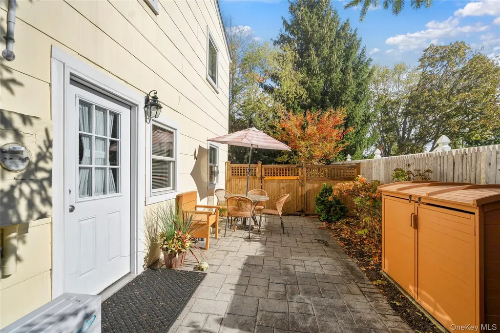 17 Lanier Lane Bay Shore NY 11706