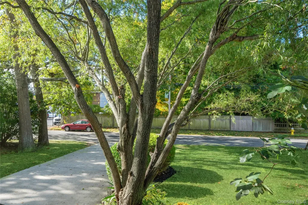17 Lanier Lane Bay Shore NY 11706