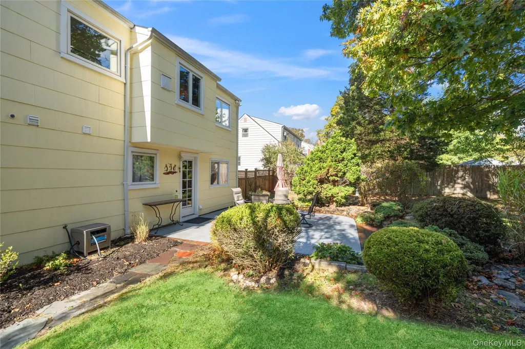 17 Lanier Lane Bay Shore NY 11706