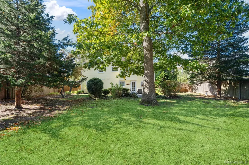 17 Lanier Lane Bay Shore NY 11706