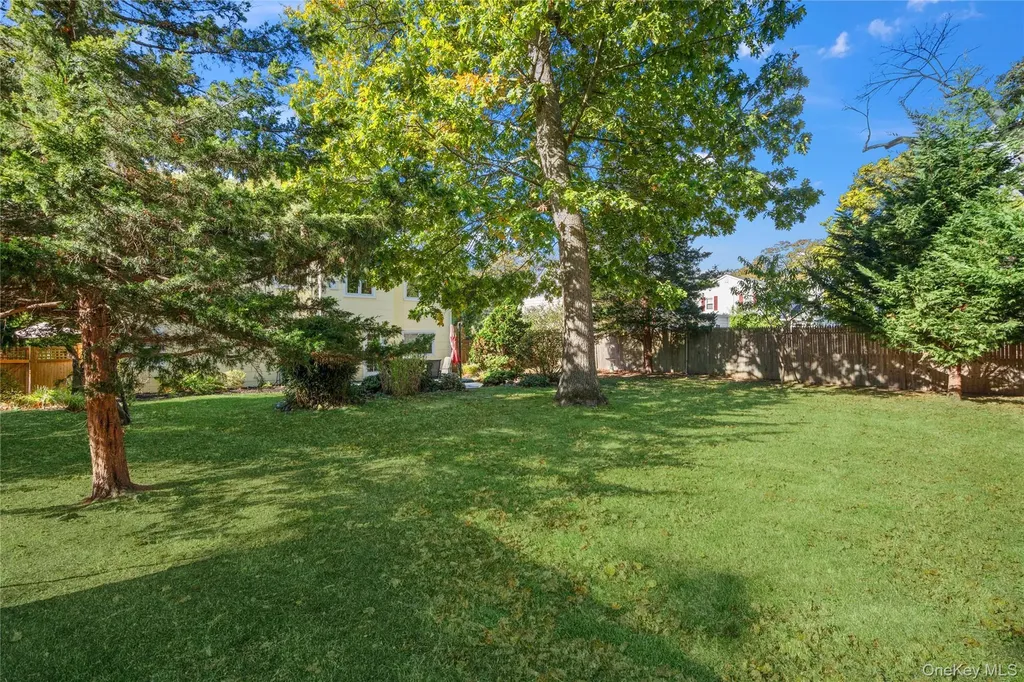 17 Lanier Lane Bay Shore NY 11706