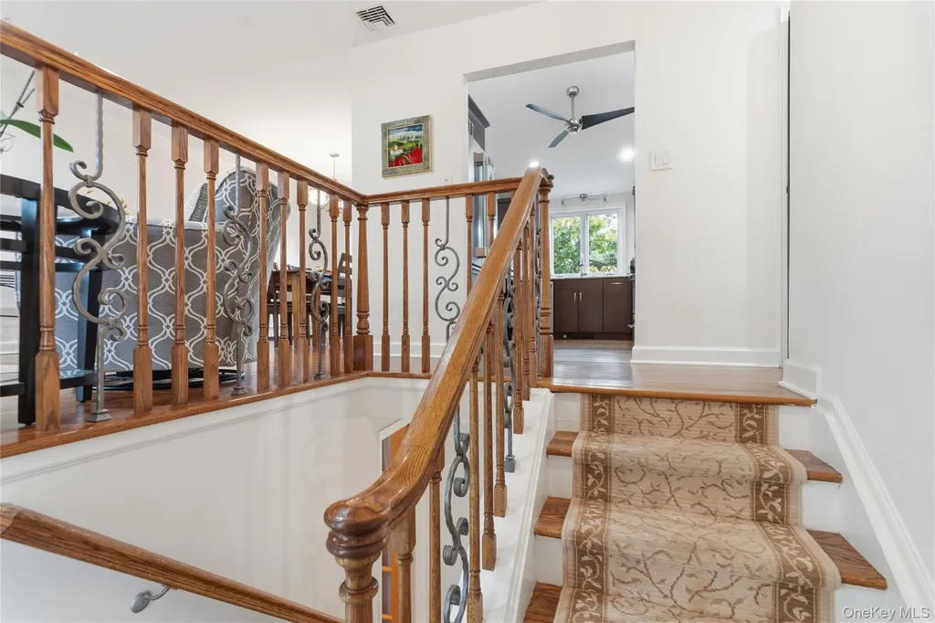 17 Lanier Lane Bay Shore NY 11706