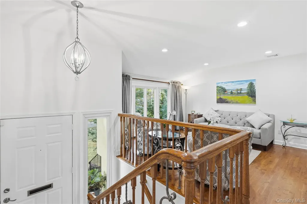 17 Lanier Lane Bay Shore NY 11706