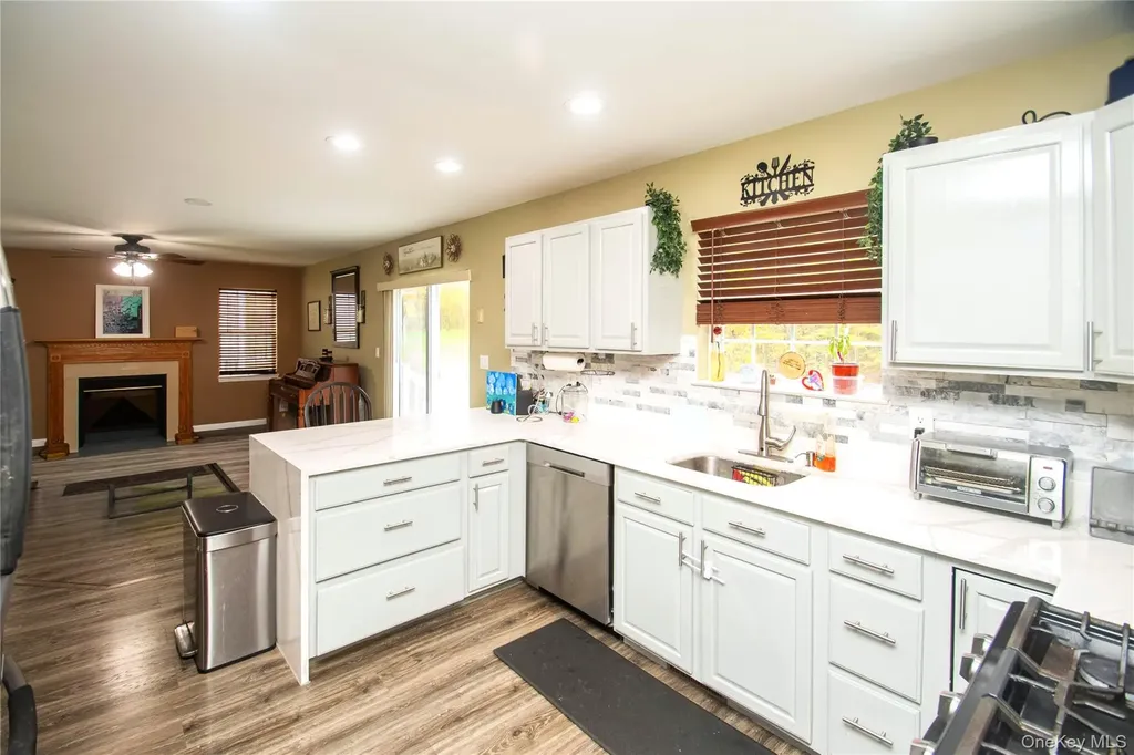 22 Sycamore Way Poughkeepsie NY 12603