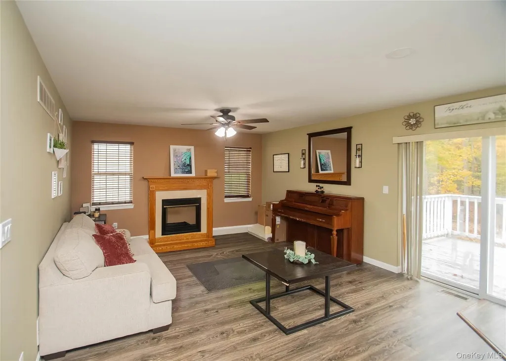 22 Sycamore Way Poughkeepsie NY 12603