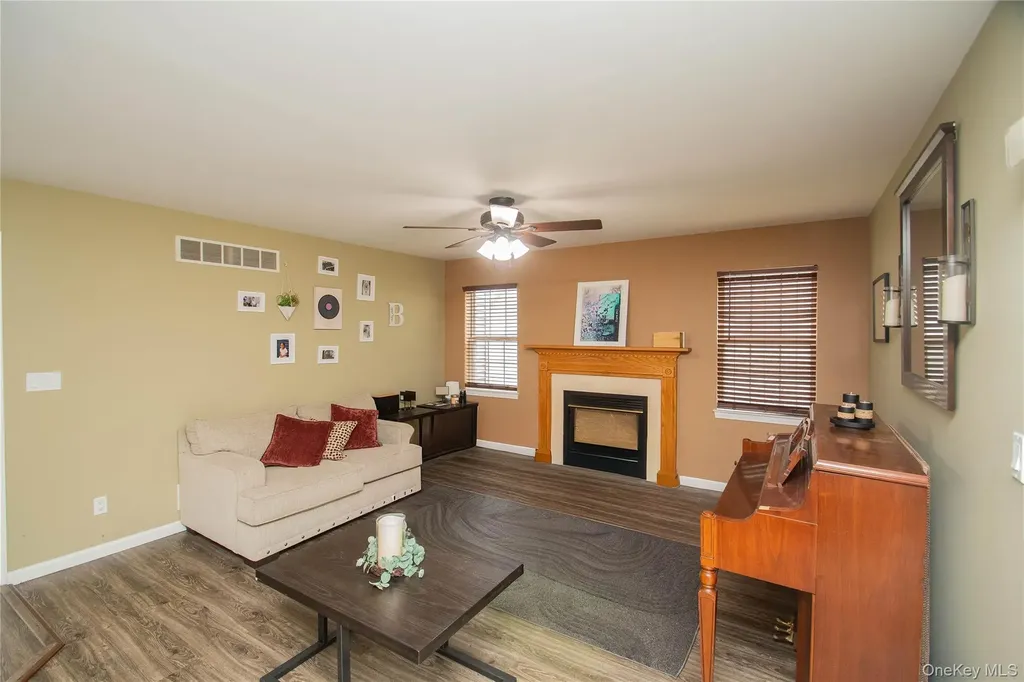 22 Sycamore Way Poughkeepsie NY 12603