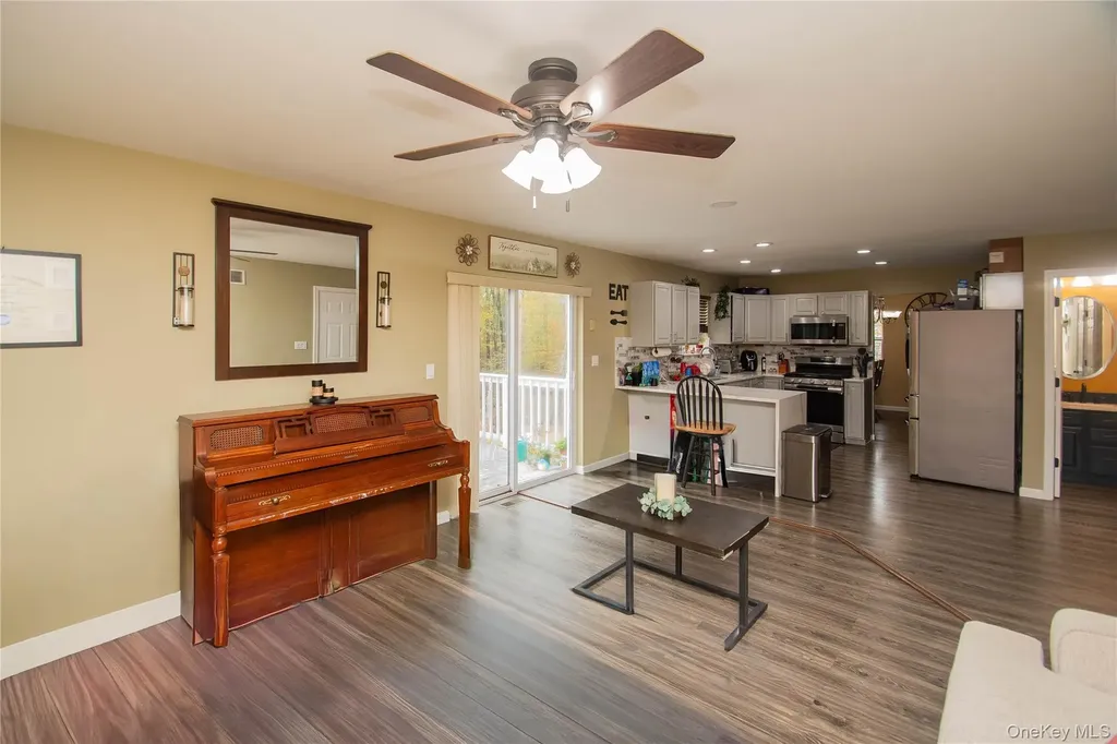 22 Sycamore Way Poughkeepsie NY 12603