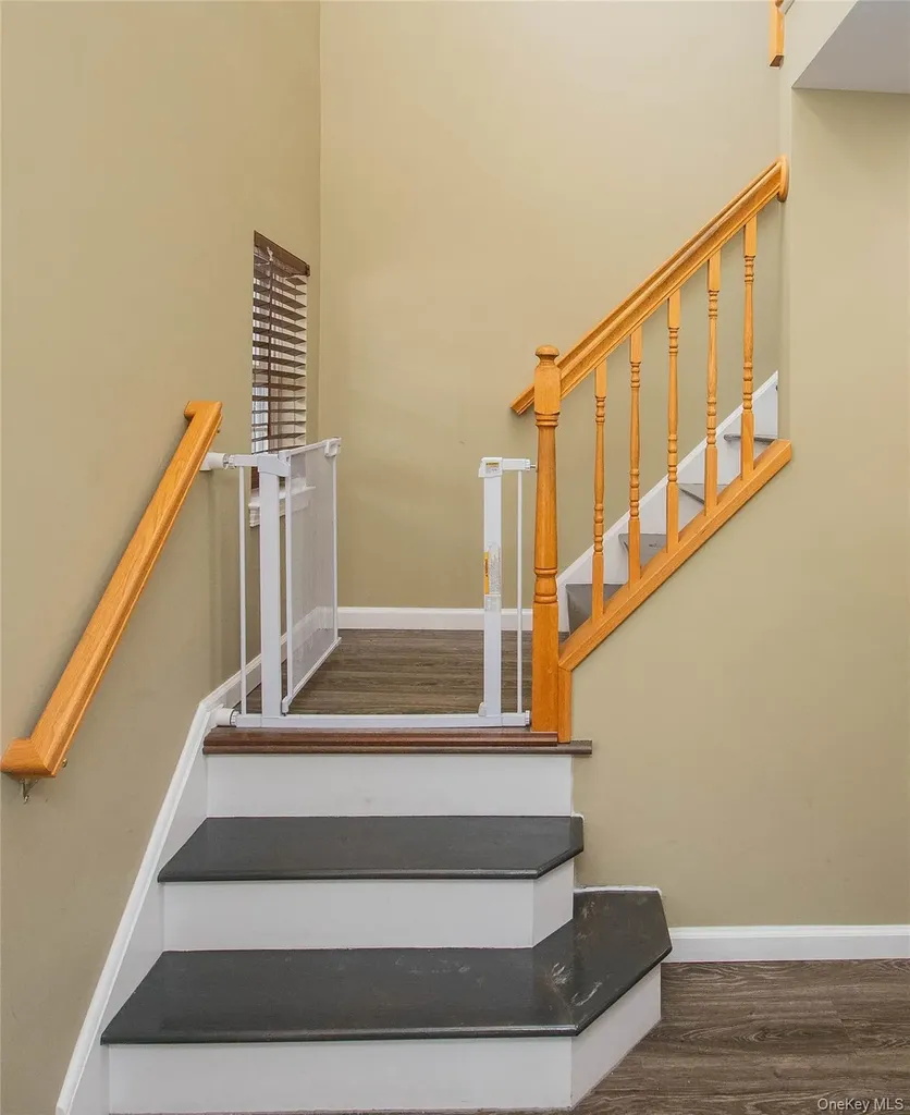 22 Sycamore Way Poughkeepsie NY 12603