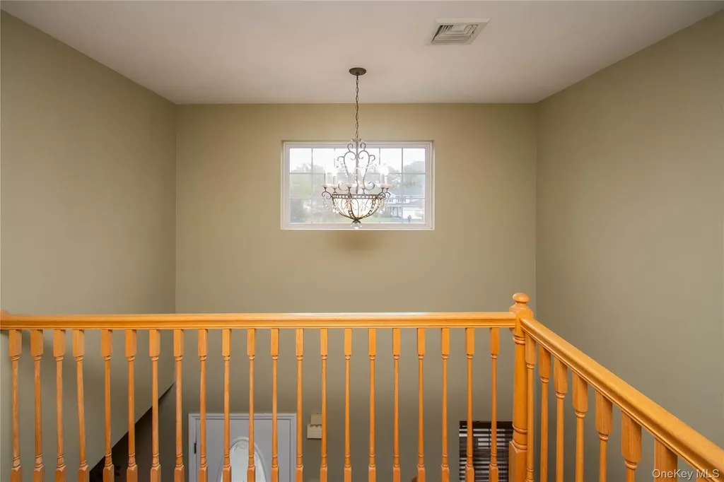 22 Sycamore Way Poughkeepsie NY 12603