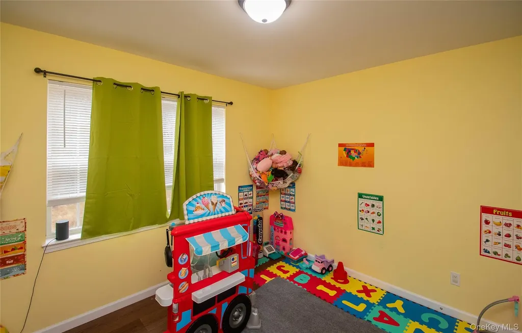 22 Sycamore Way Poughkeepsie NY 12603