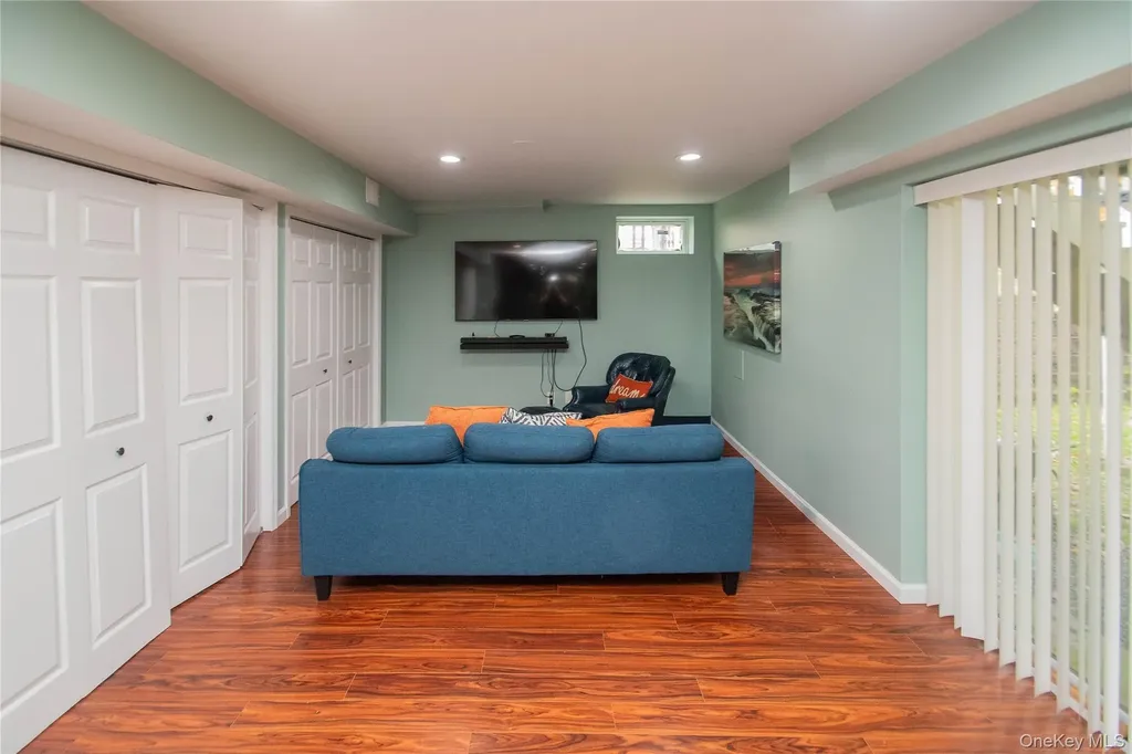 22 Sycamore Way Poughkeepsie NY 12603