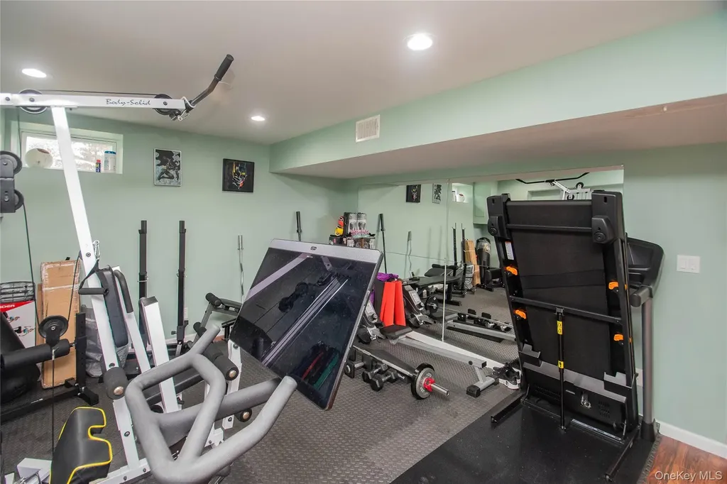22 Sycamore Way Poughkeepsie NY 12603