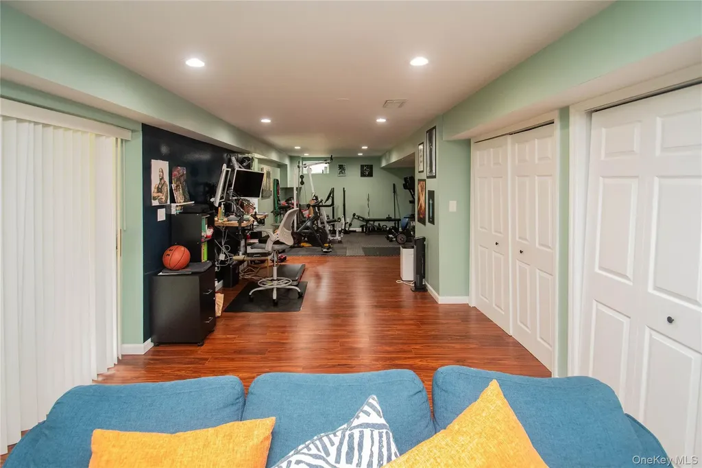 22 Sycamore Way Poughkeepsie NY 12603
