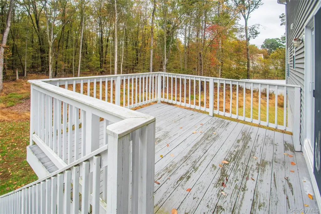 22 Sycamore Way Poughkeepsie NY 12603