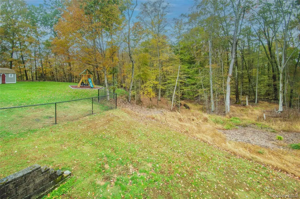 22 Sycamore Way Poughkeepsie NY 12603