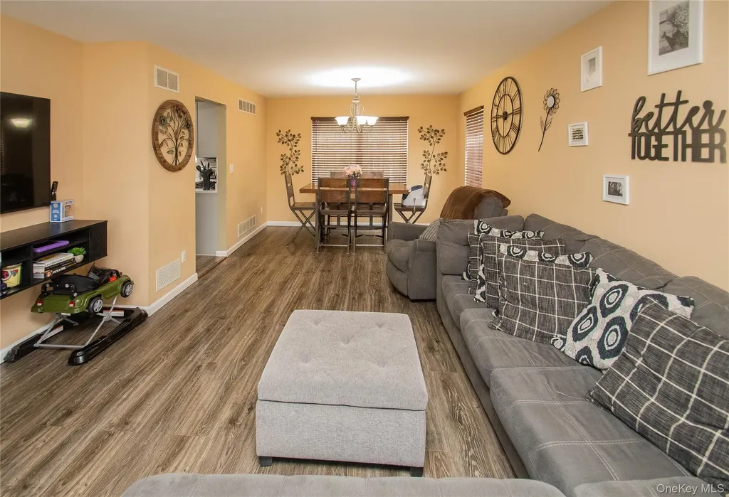 22 Sycamore Way Poughkeepsie NY 12603