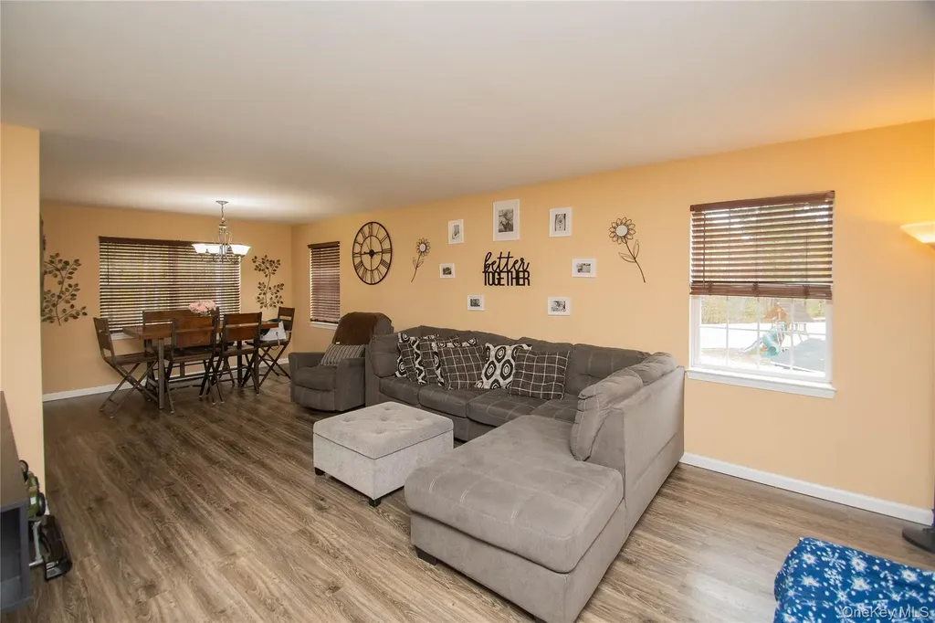 22 Sycamore Way Poughkeepsie NY 12603
