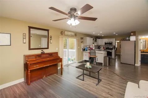 22 Sycamore Way Poughkeepsie NY 12603