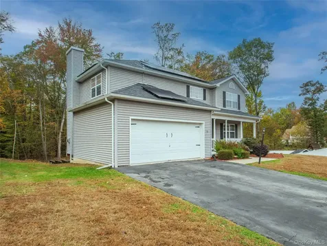 22 Sycamore Way Poughkeepsie NY 12603
