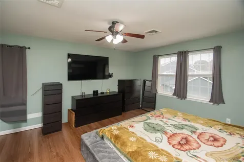 22 Sycamore Way Poughkeepsie NY 12603