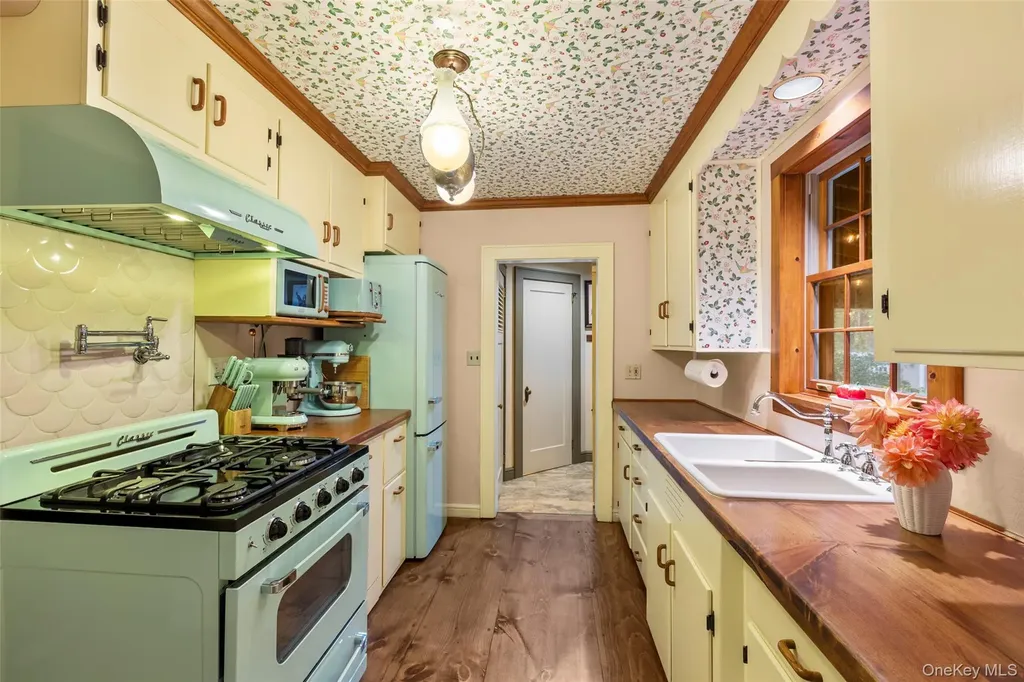 4 Shipman Lane Stony Brook NY 11790
