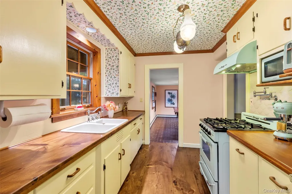 4 Shipman Lane Stony Brook NY 11790