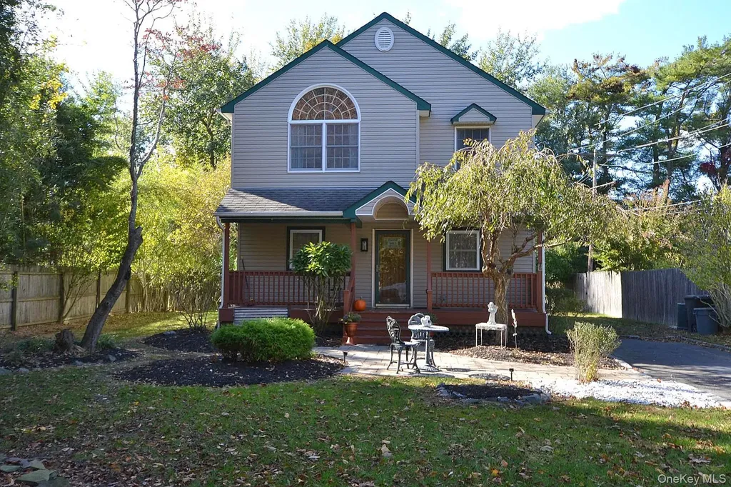 386 Grove Avenue Patchogue NY 11772