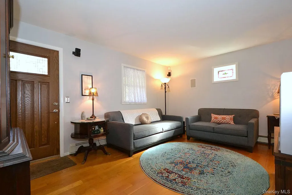 386 Grove Avenue Patchogue NY 11772