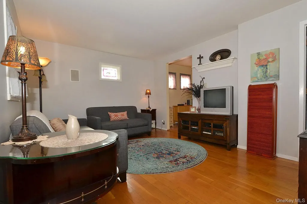 386 Grove Avenue Patchogue NY 11772