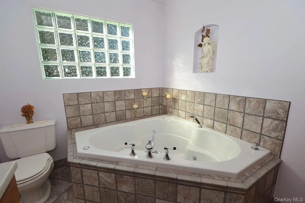 386 Grove Avenue Patchogue NY 11772