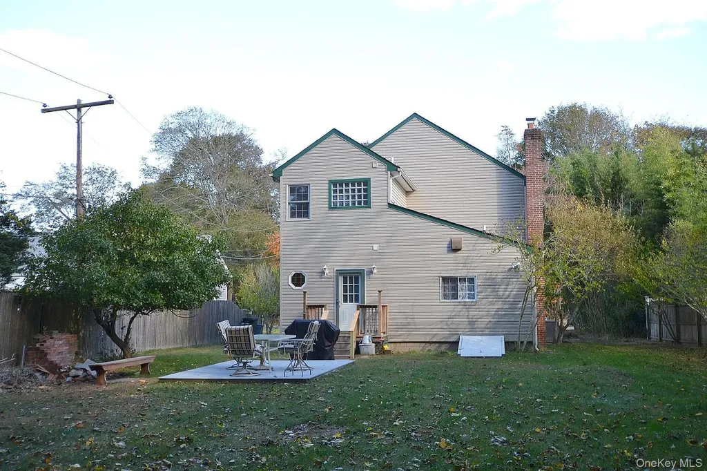 386 Grove Avenue Patchogue NY 11772
