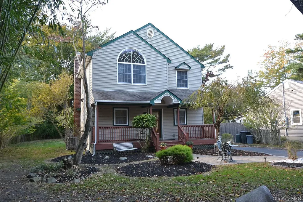386 Grove Avenue Patchogue NY 11772