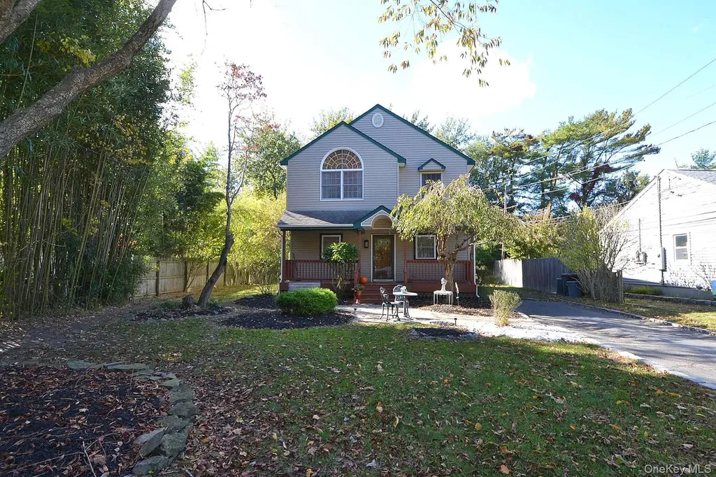 386 Grove Avenue Patchogue NY 11772