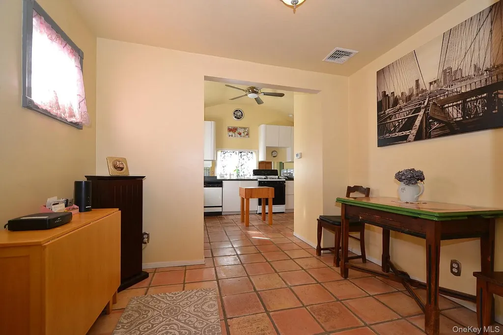 386 Grove Avenue Patchogue NY 11772