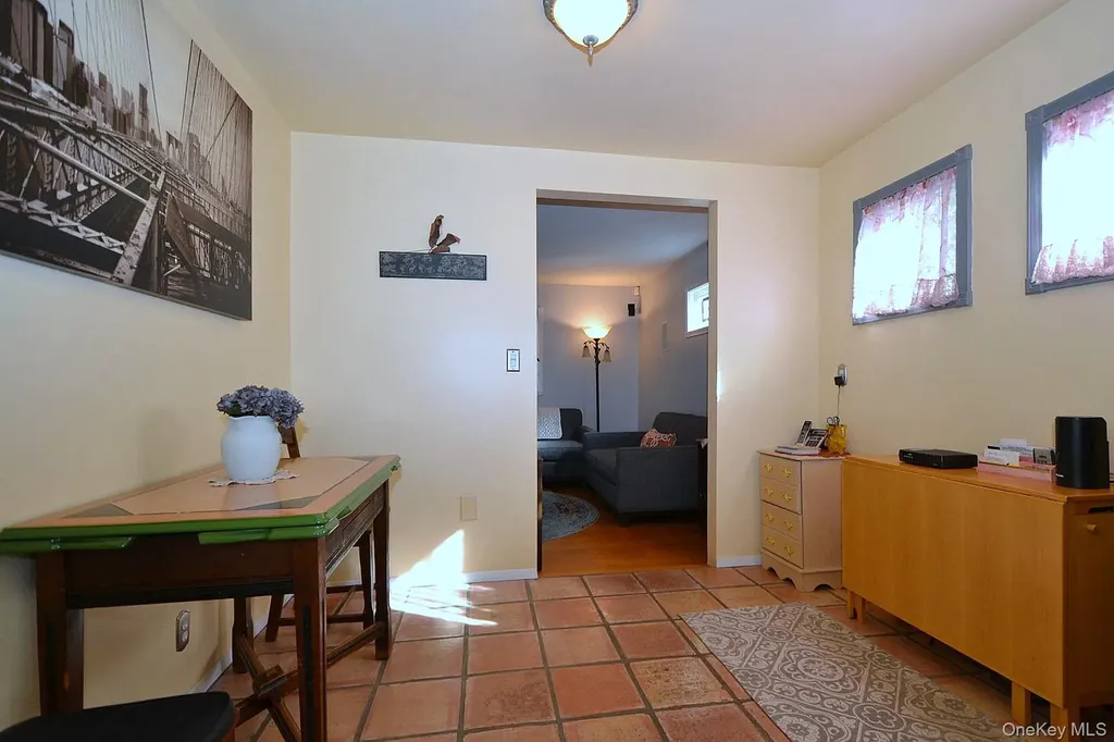 386 Grove Avenue Patchogue NY 11772