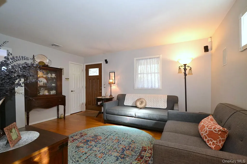 386 Grove Avenue Patchogue NY 11772