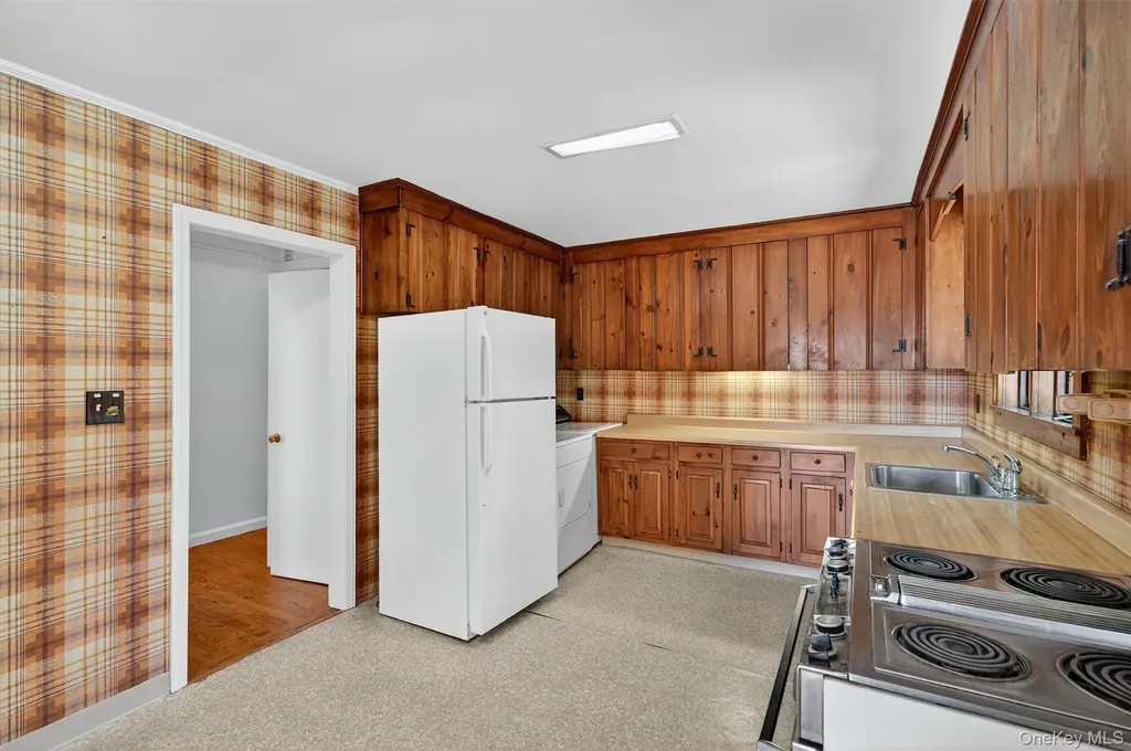 12 Mid Oaks Drive Monroe NY 10950