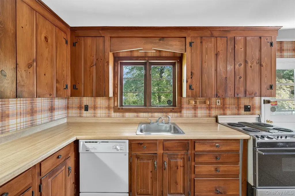 12 Mid Oaks Drive Monroe NY 10950