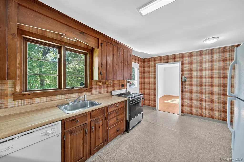 12 Mid Oaks Drive Monroe NY 10950