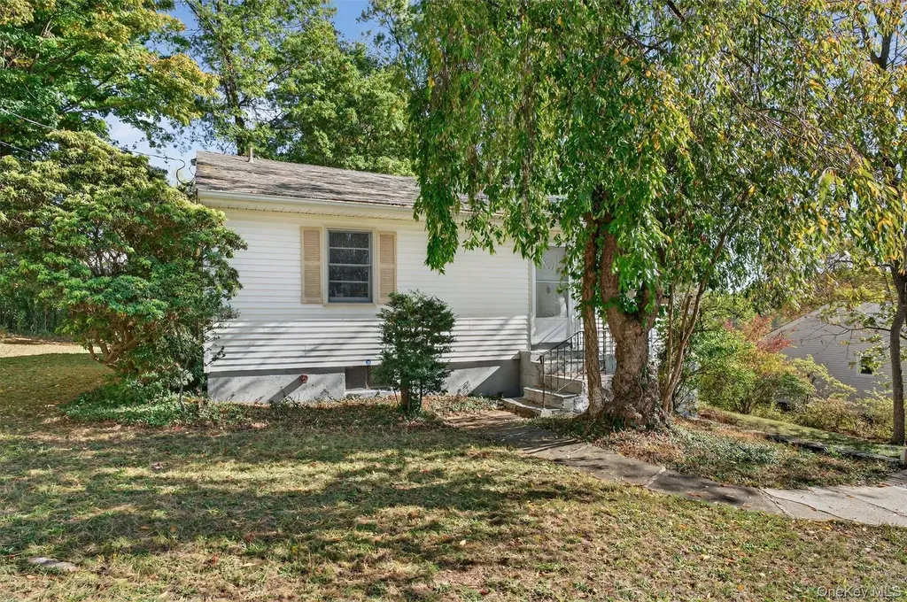12 Mid Oaks Drive Monroe NY 10950