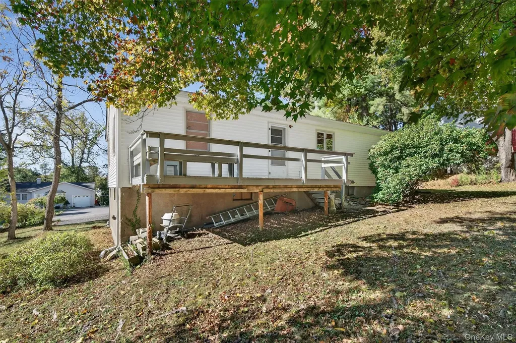 12 Mid Oaks Drive Monroe NY 10950
