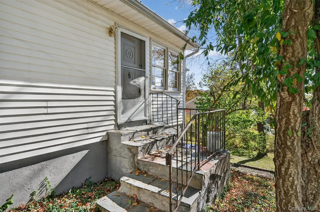 12 Mid Oaks Drive Monroe NY 10950