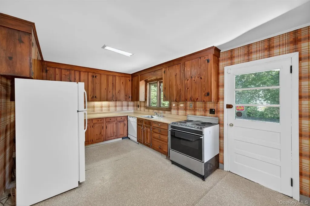 12 Mid Oaks Drive Monroe NY 10950