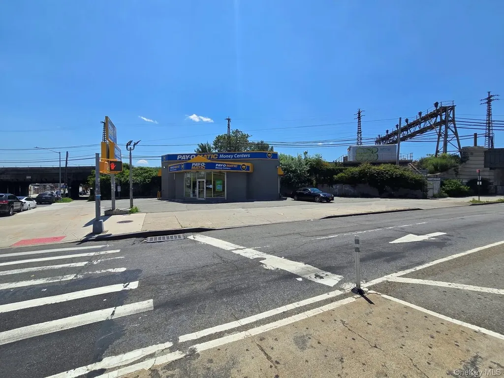 68-12 Queens Boulevard Woodside NY 11377