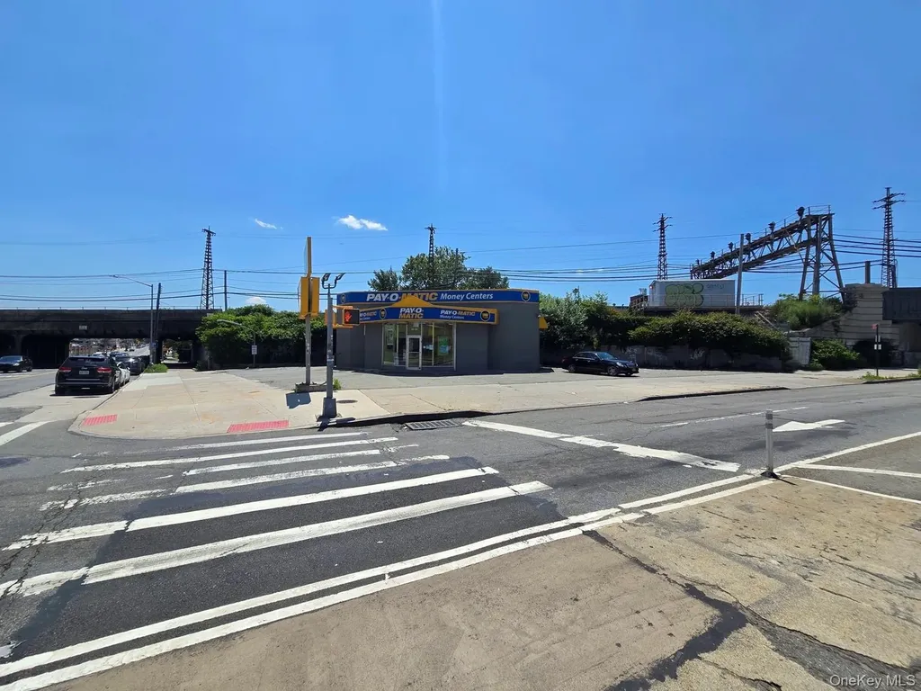 68-12 Queens Boulevard Woodside NY 11377