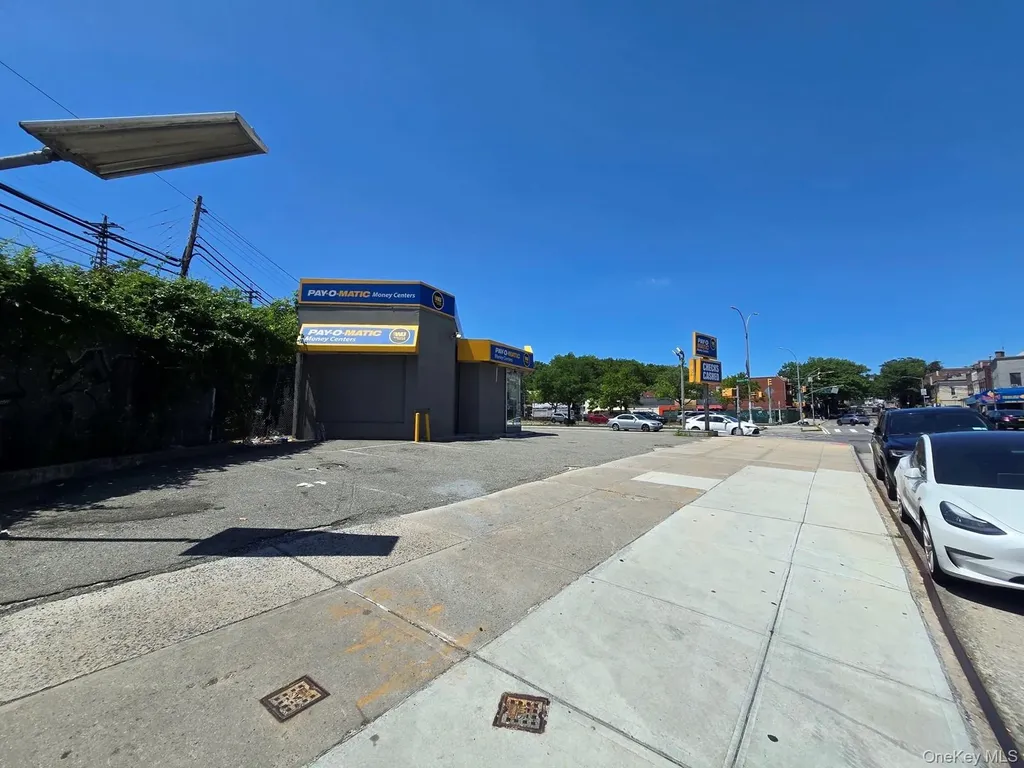 68-12 Queens Boulevard Woodside NY 11377