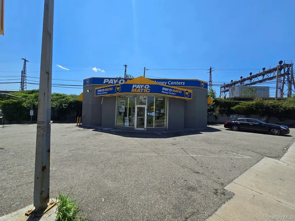 68-12 Queens Boulevard Woodside NY 11377