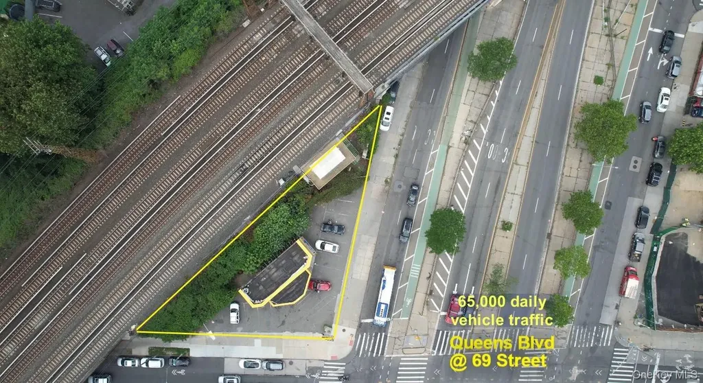 68-12 Queens Boulevard Woodside NY 11377